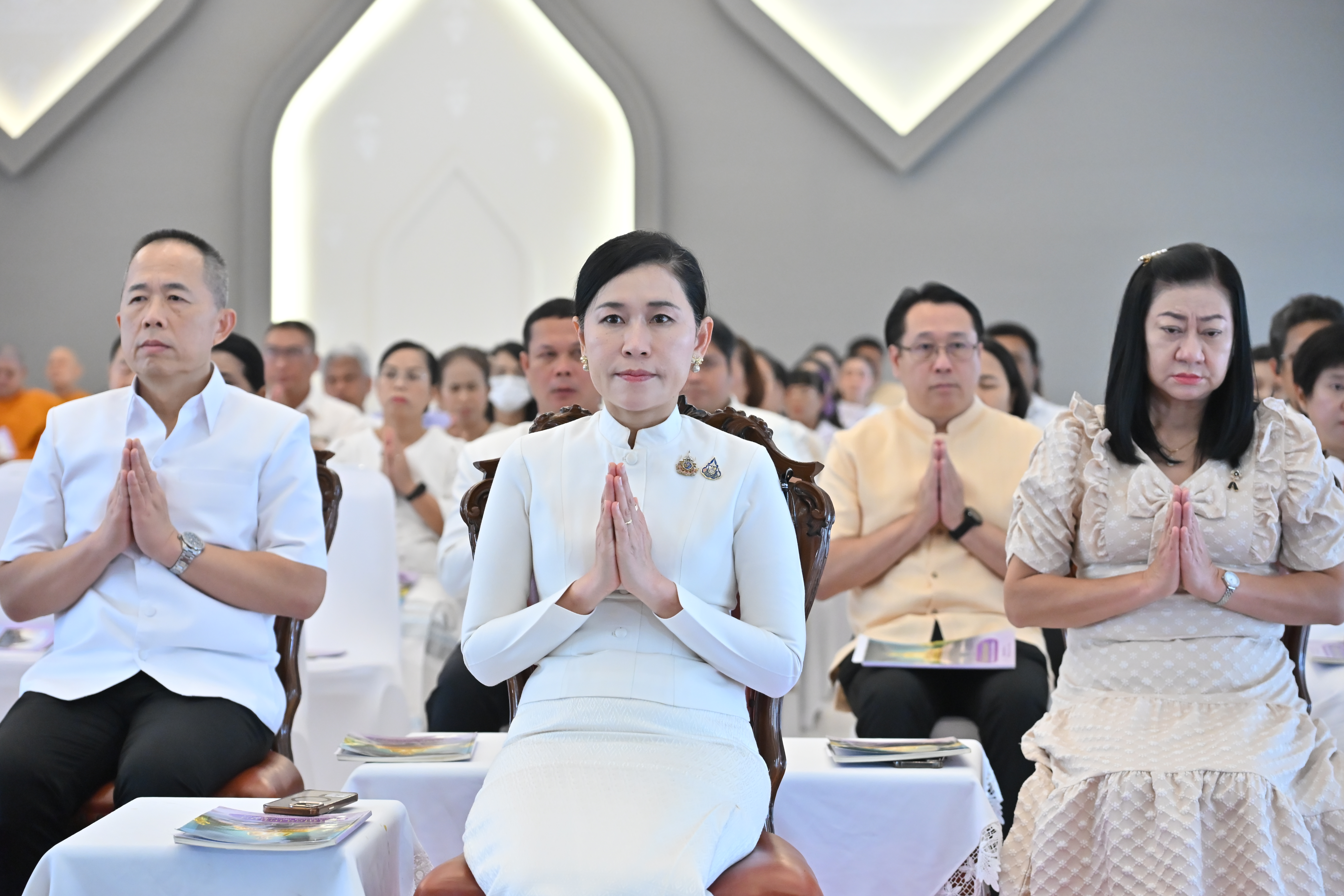 title - ส.ป.ก.นครปฐม  เข้าร่วมพิธีเจริญพระพุทธมนต์ เฉลิมพระเกียรติถวายพระพรชัยมงคลแด่ สมเด็จพระนางเจ้าสุทิดา พัชรสุธาพิมลลักษณ พระบรมราชินี เนื่องในวโรกาสวันเฉลิมพระชนมพรรษา 3 มิถุนายน 2569